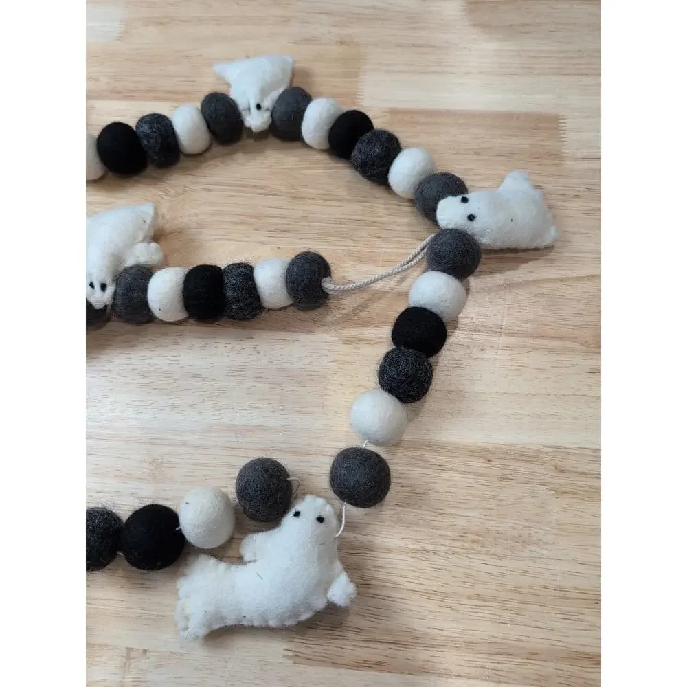 Handmade‎ Felt Halloween Garland white/Blk Charcoal/ gray/ felt balls & Ghost 6'